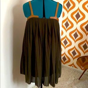 Pleated chiffon strap dress!